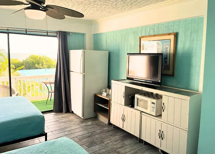 Conch Key Fishing Lodge & Marina